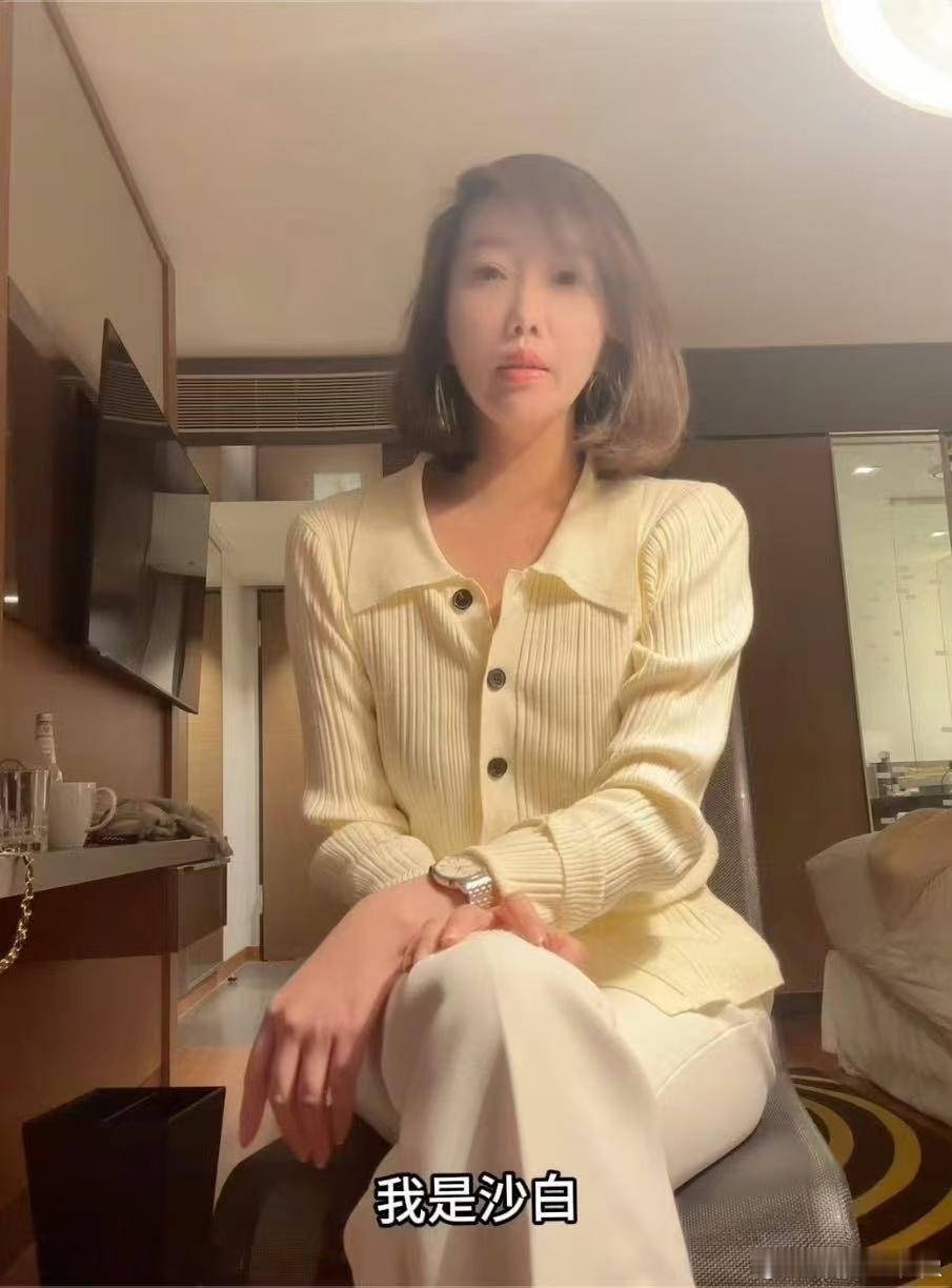 #赴瑞士安乐死女子账号头像已成黑白# 对爸爸而言女儿选择离开是一种痛苦和折磨，但