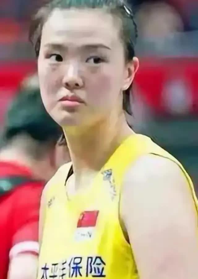 中国女排需要修正的五大弊端！
首先，中国女排亟需让朱婷立即回归主力阵容。作为队伍
