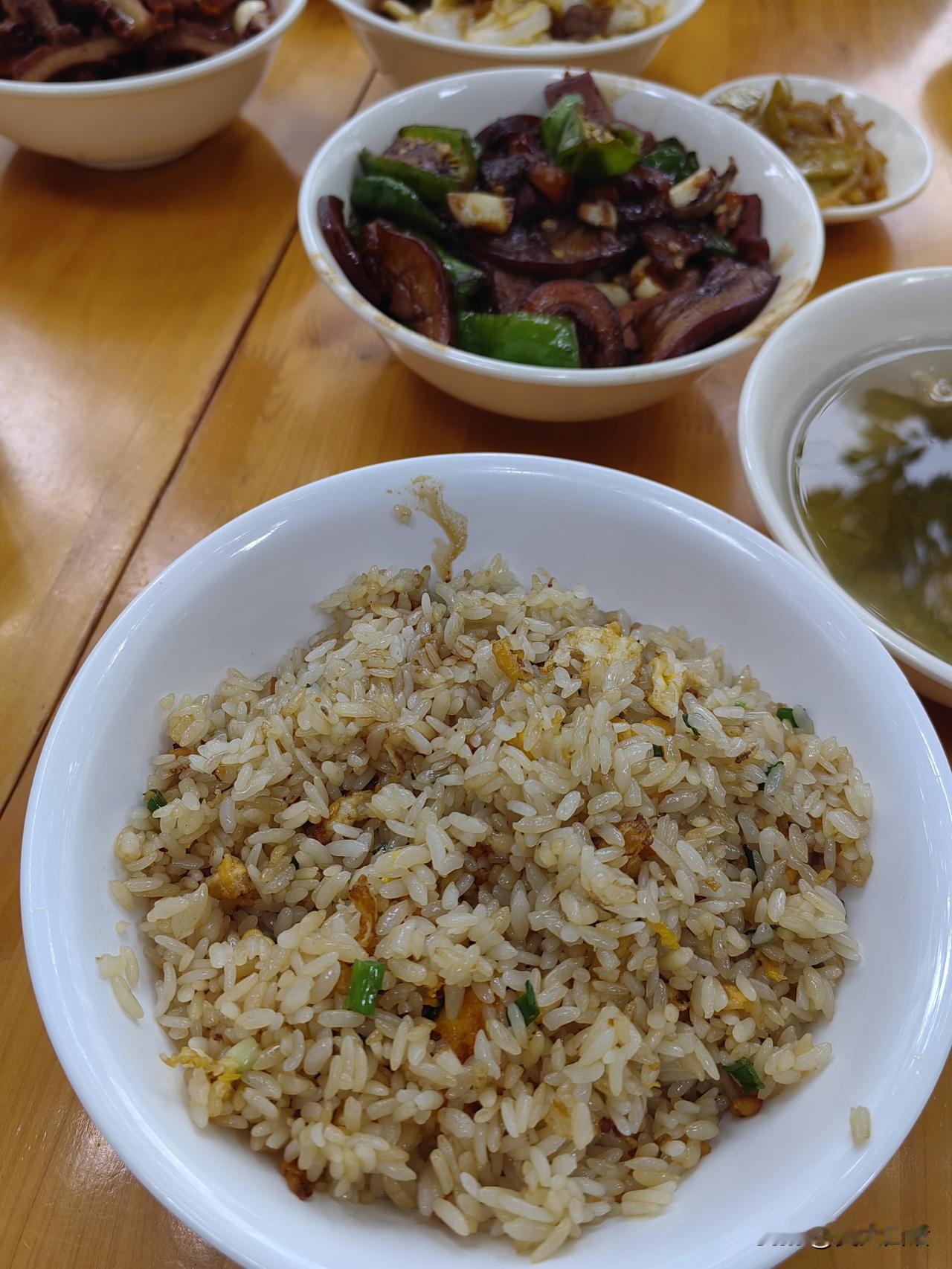 一份蛋炒饭能有多好吃，不是合肥人，真的不知道，不到11:30就人满为患。