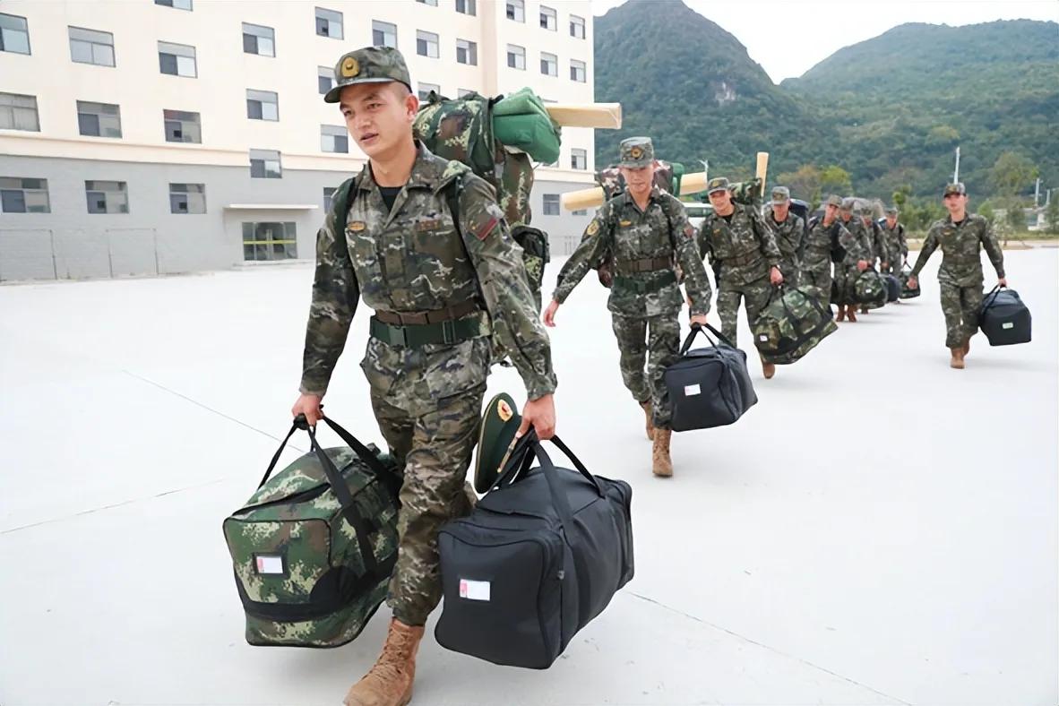九月份的新兵下连队了，最近很多兵爸兵妈都担心孩子下连队，会不会受欺负，担心孩子受