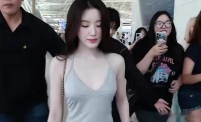 叶舒华怎么可以这么白，简直是白到发光啊 ​​​