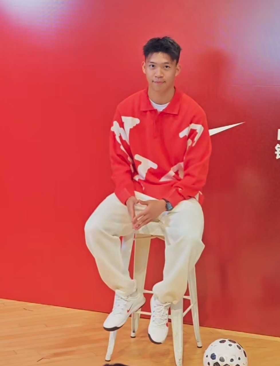 11是活泼干净的11，不是疯子。 