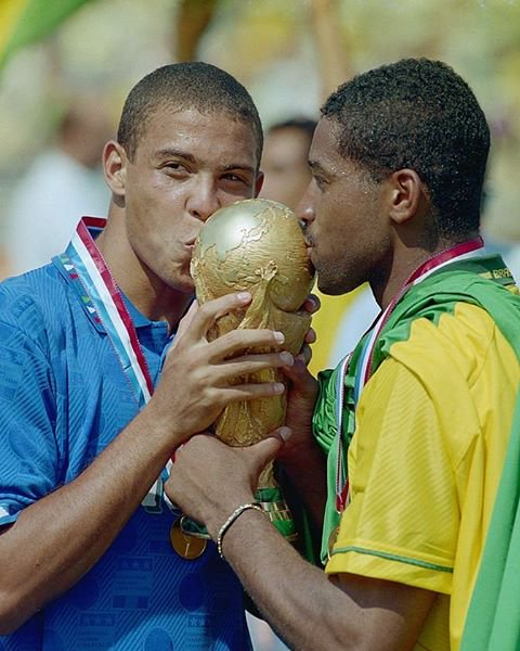 罗纳尔多谈1994年世界杯：🗣️ “那届世界杯我一分钟都没上场，但我观看了比赛