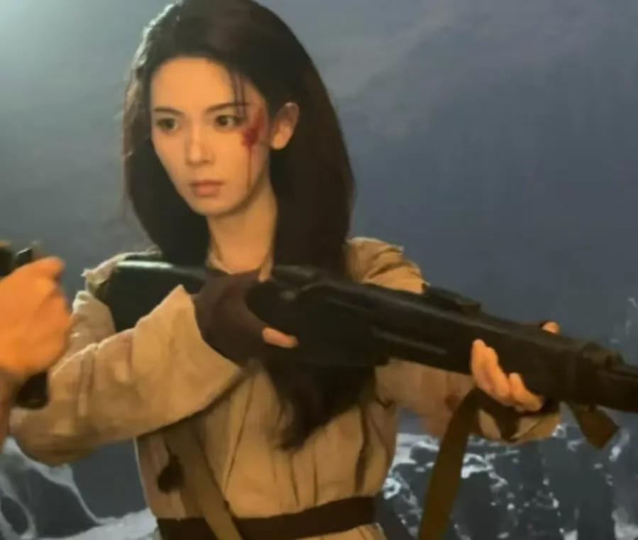 让陈瑶演《九门》真是选对人了，别看她个子娇小玲珑的，但却很有一种气场和范儿，这在