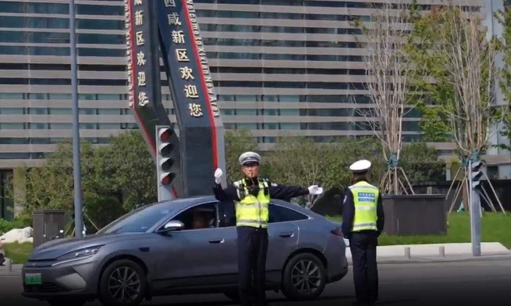 尽心守护，精心治理，西咸公安用行动擦亮平安底色
 
“现在真是越来越方便了……”