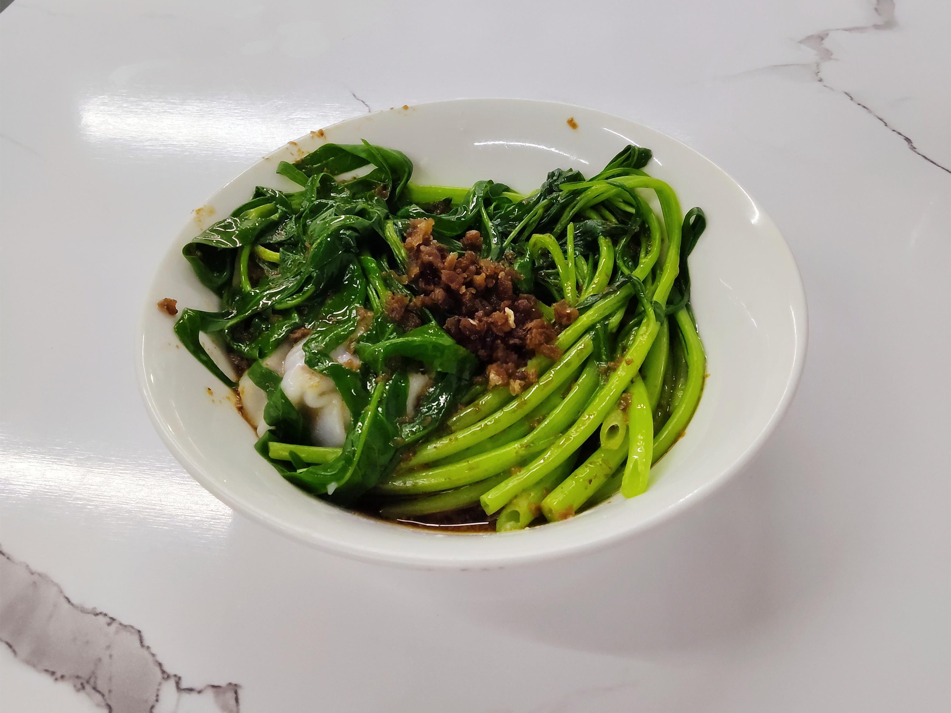 最近汕头肠粉界挺热闹的，有梅园老大开新店，有新开的稀有的酸菜肠粉，也有开分店的老