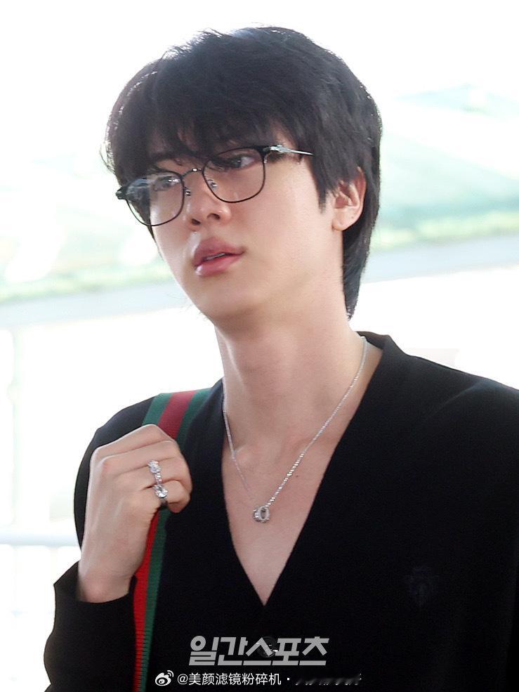 金硕珍今日机场新闻图 