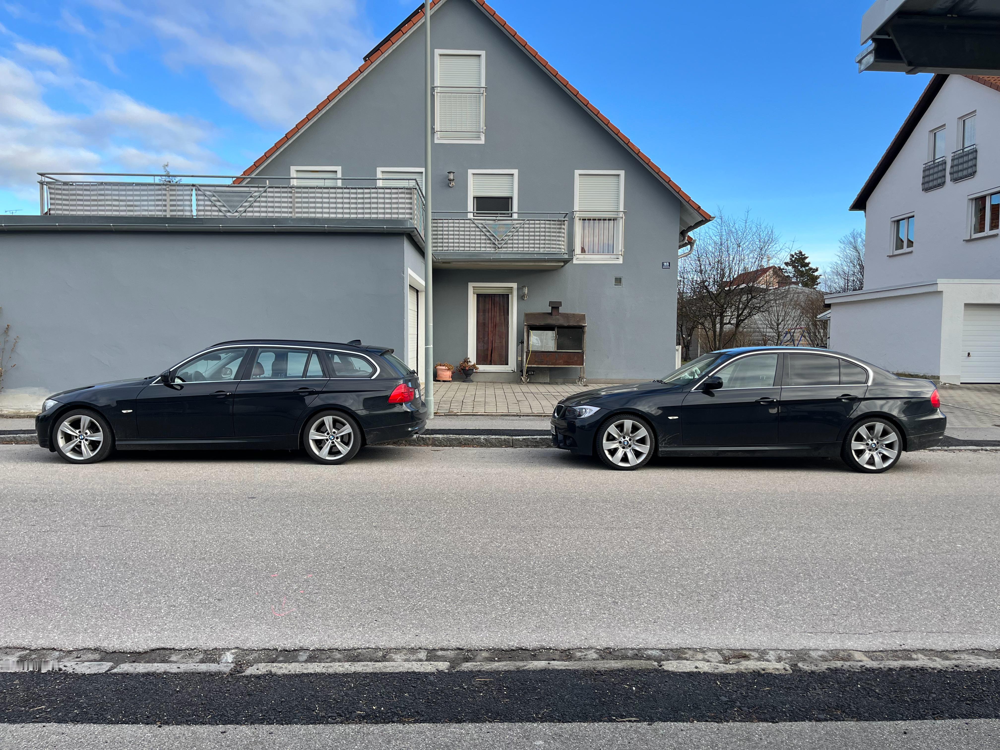 E91 & E90，我觉得E91明显帅一些，线条更美。其实能超越原配效果的轮毂非