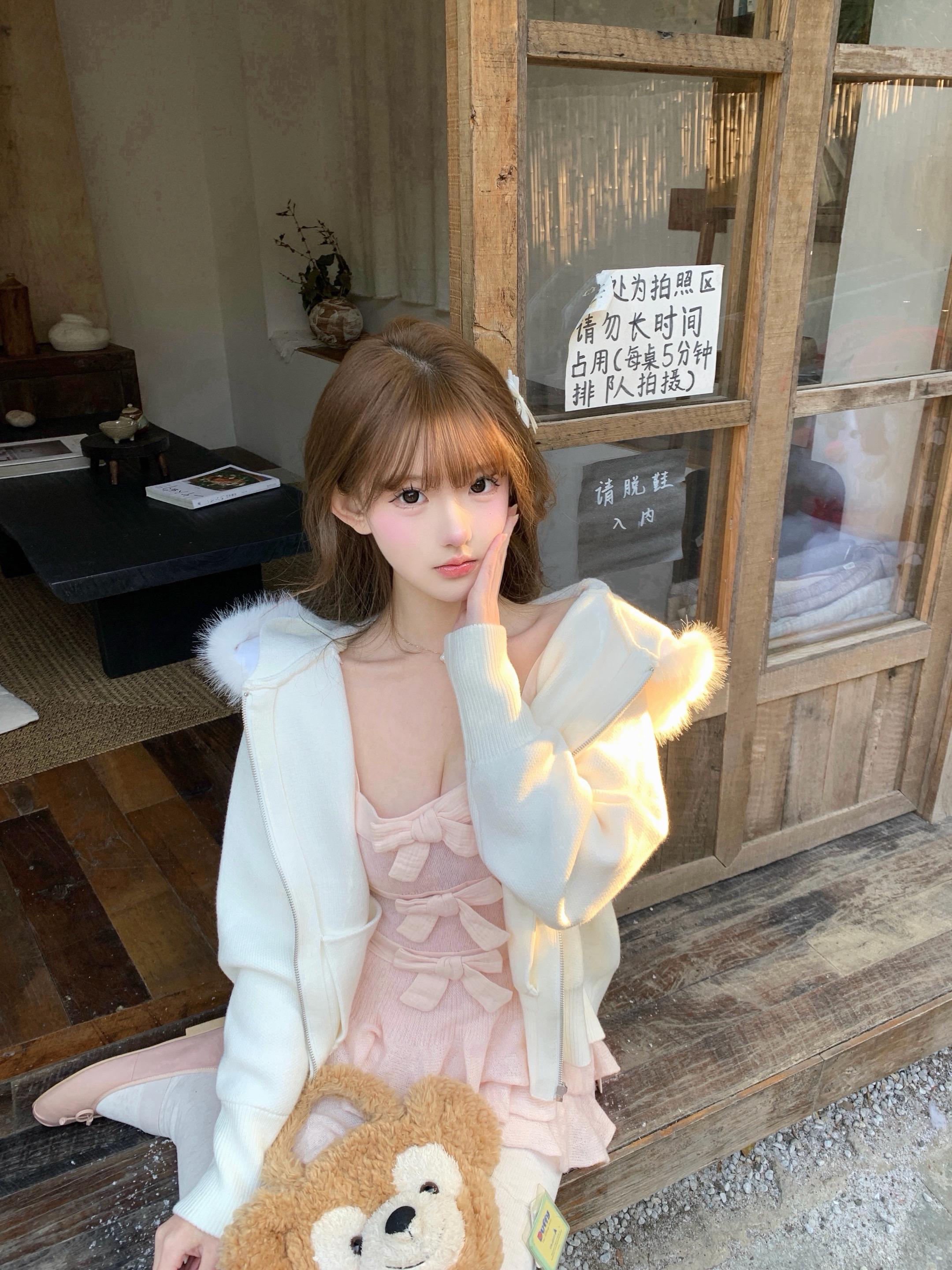 对你不好的人 以后也不会对你好 以为付出就能得到对方的爱和感谢 是一件很傻的事