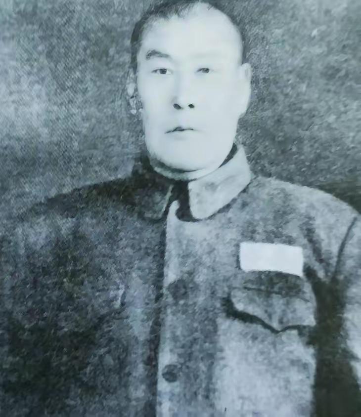 1937年，游击队甄队长绑了日军妻儿去换被抓走的亲人。交换时，却发现小女儿已被日