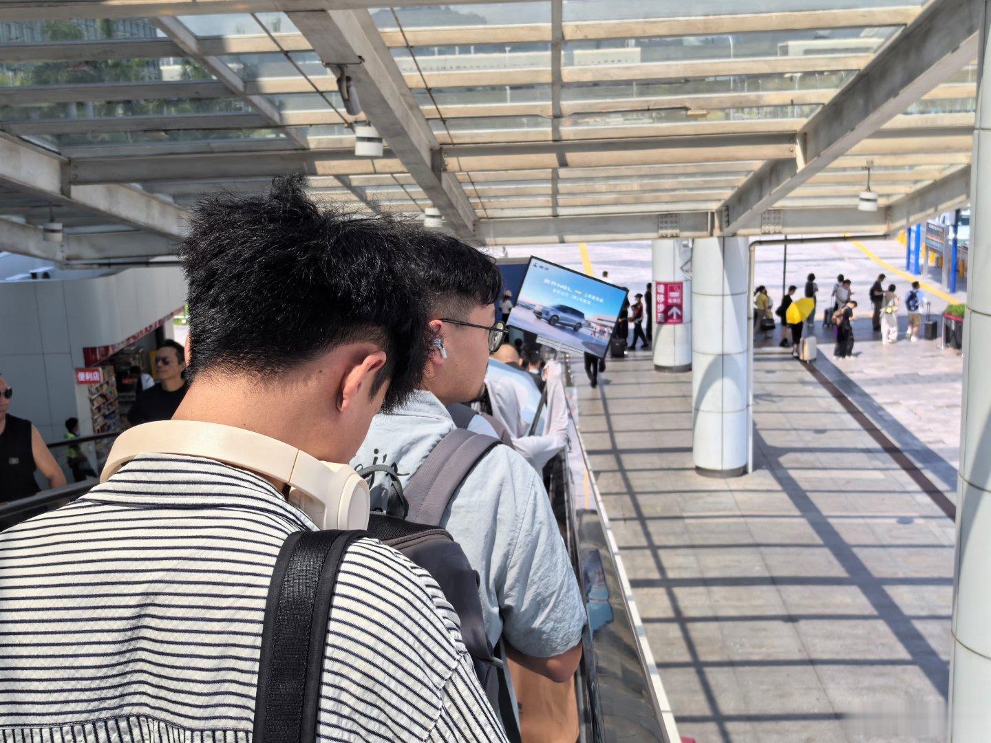 一张图，沉浸式自行脑补带你去腾势N8L发布会现场！我记住了你们的需求，一个是价格