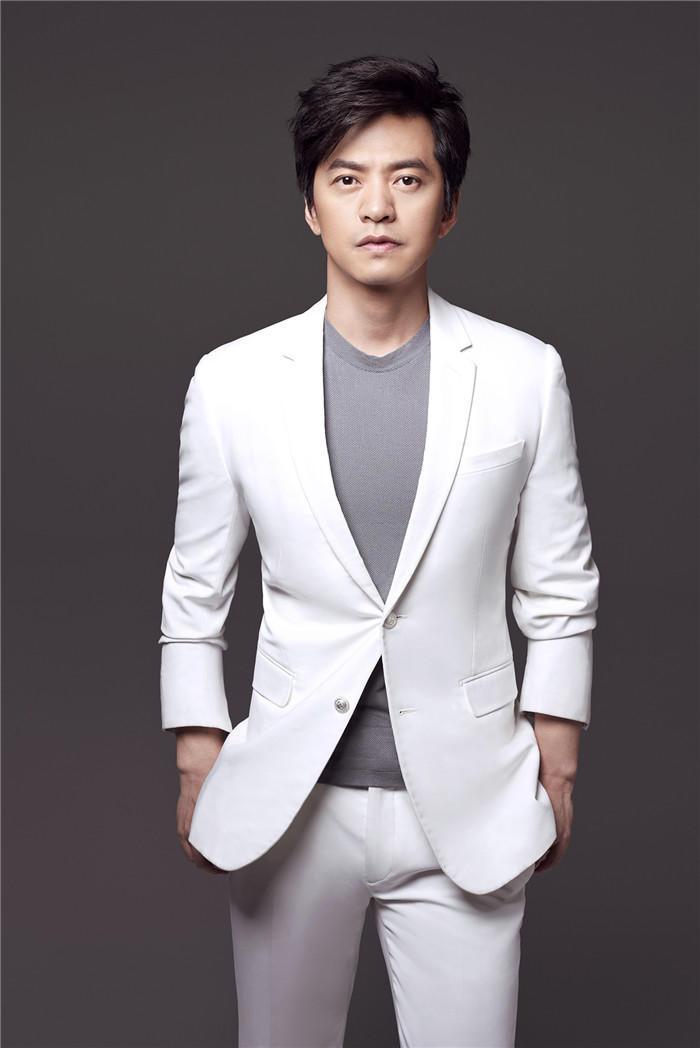 一次，汪涵问李健:“你清华毕业后，做的第一份工作是什么？”没想到李健一说出来，汪