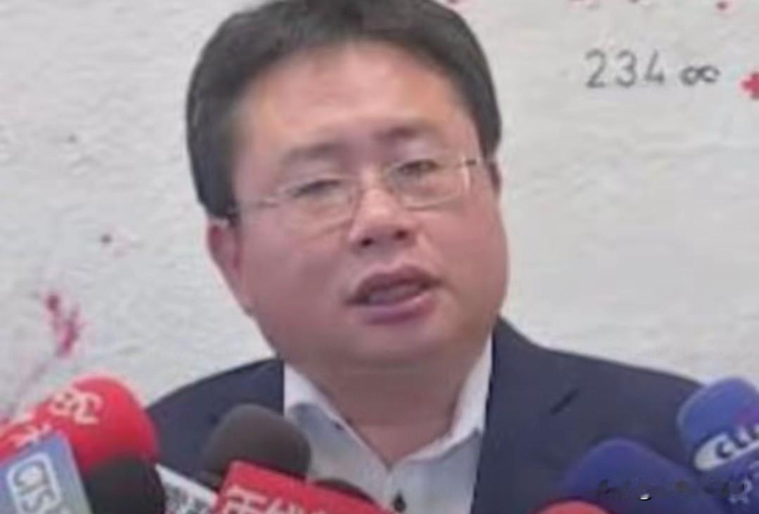 养育之恩惨遭背弃，戳中大众历史共情
 
遗孤后代荆涛靠着国人包容长大，转头勾结分