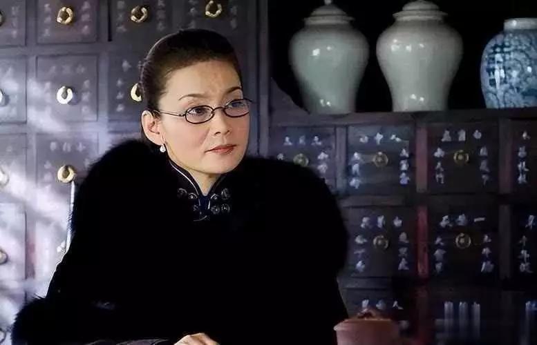 演員潘虹，71岁為中俄混血。的潘虹现状挺让人感慨。她和92岁老母亲住在上海价值1