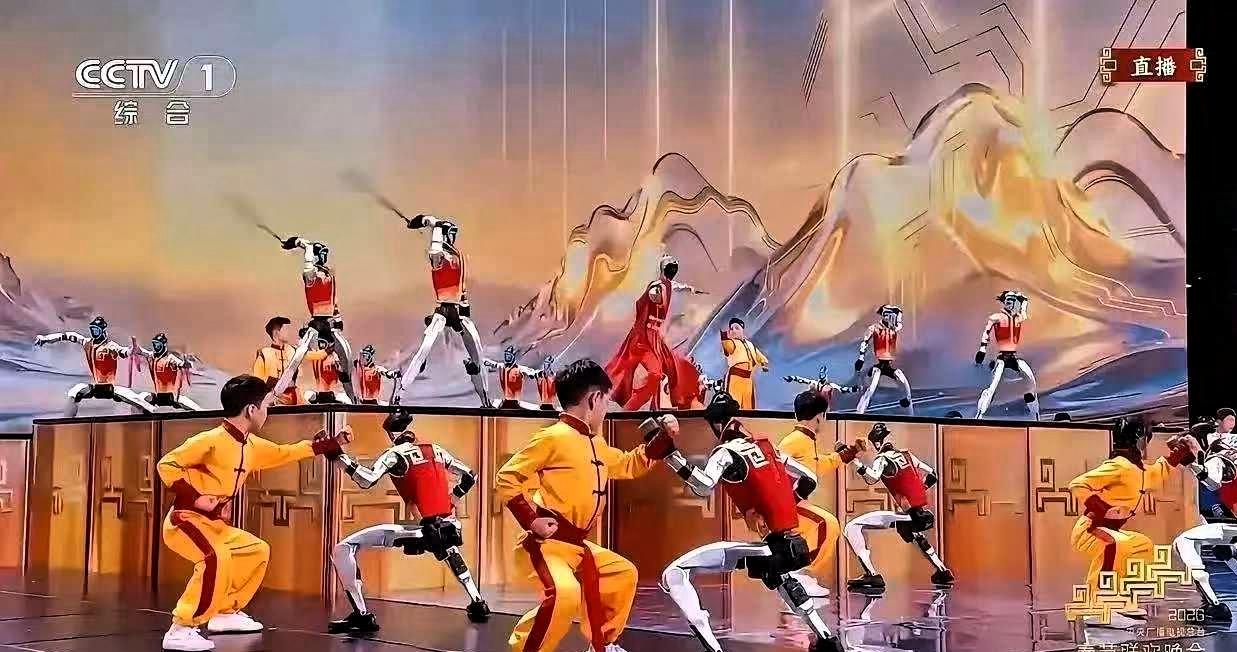 看春晚的时候，原本以为又是那种笨拙的机器人在台上晃悠，结果下一秒直接给我整不会了