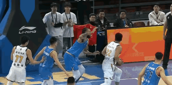 什么叫天赋？麦基在CBA给了一个淋漓尽致的展示。
麦基身高213厘米，臂展229