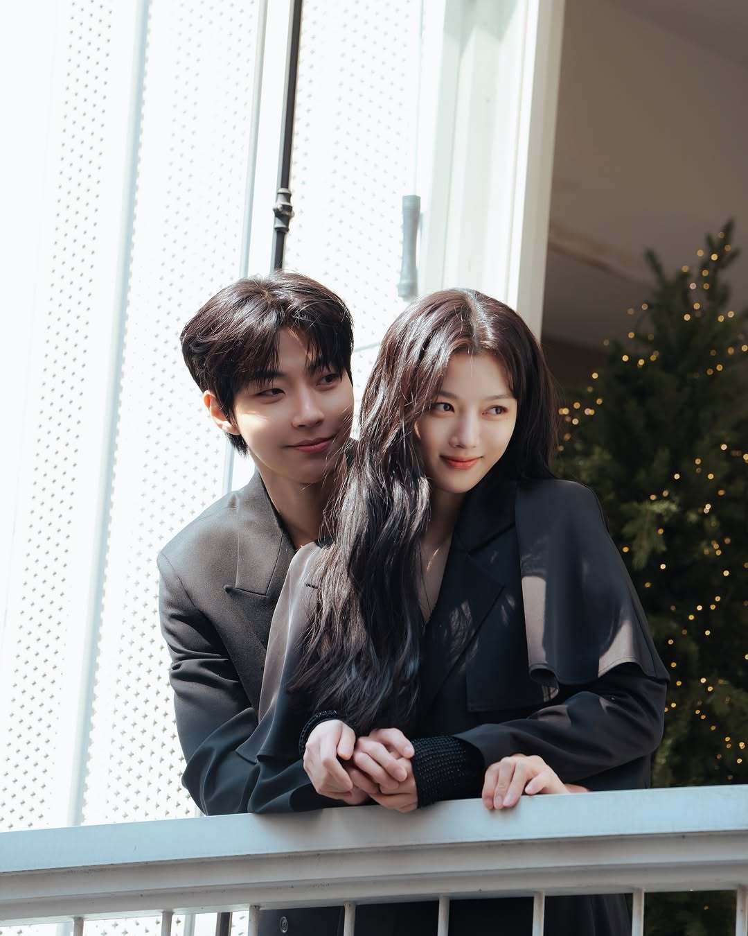 亲爱的x 黄寅烨所属公司发《亲爱的X》相关照片(金裕贞相关 图1，图2，图3) 