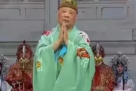请大家不要看错了
不是惩罚郭德纲
是在官方通报里，“对涉事人员严肃处理”属于概括