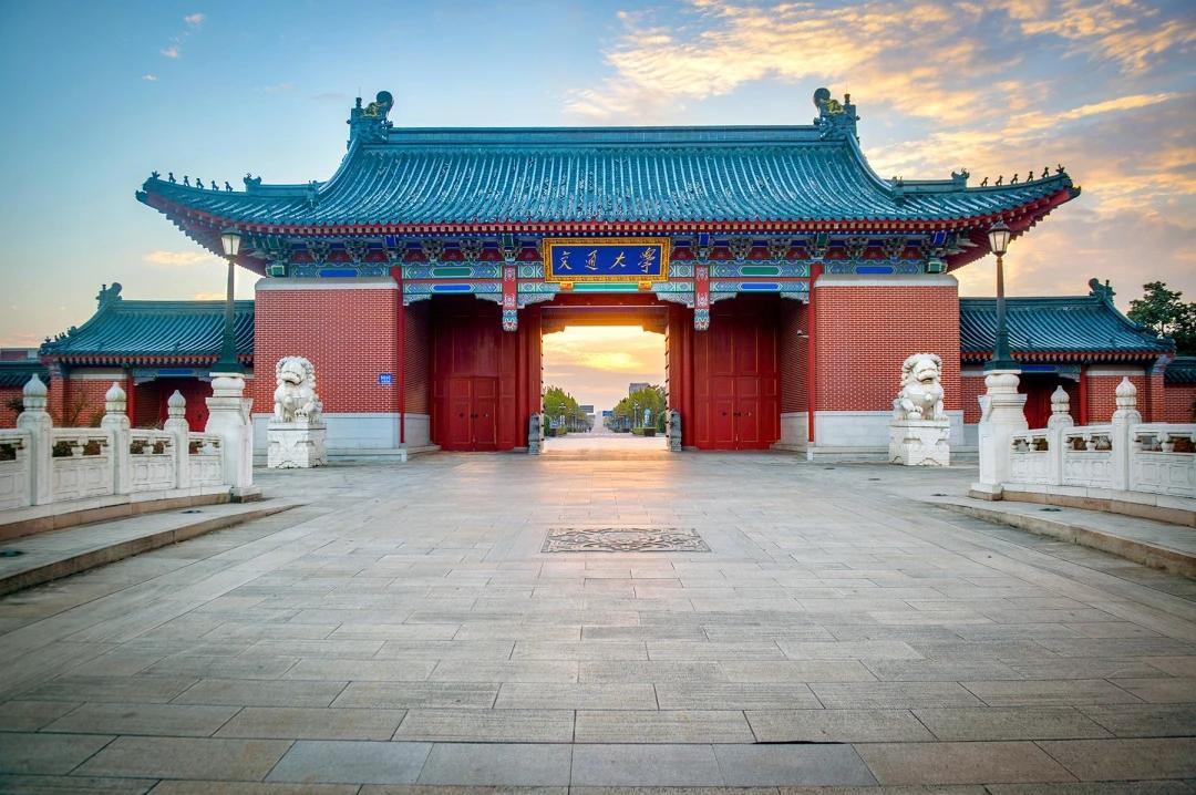 今天中午，我老公到上海交通大学去拜访当教授的庄同学，没想到庄同学忙得跳脚了:3个
