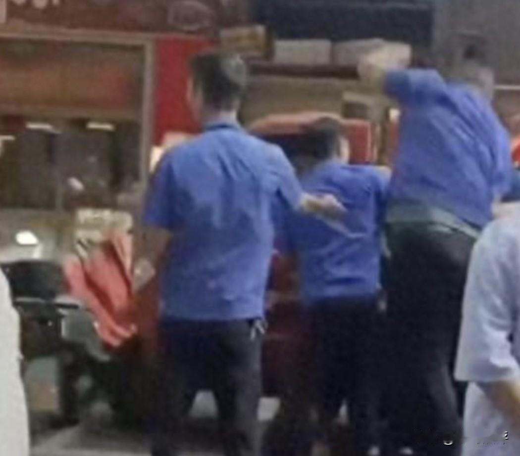 果然不出所料，福建三明市执法人员当街殴打老人事件，最后以双方自愿和解画上句号。