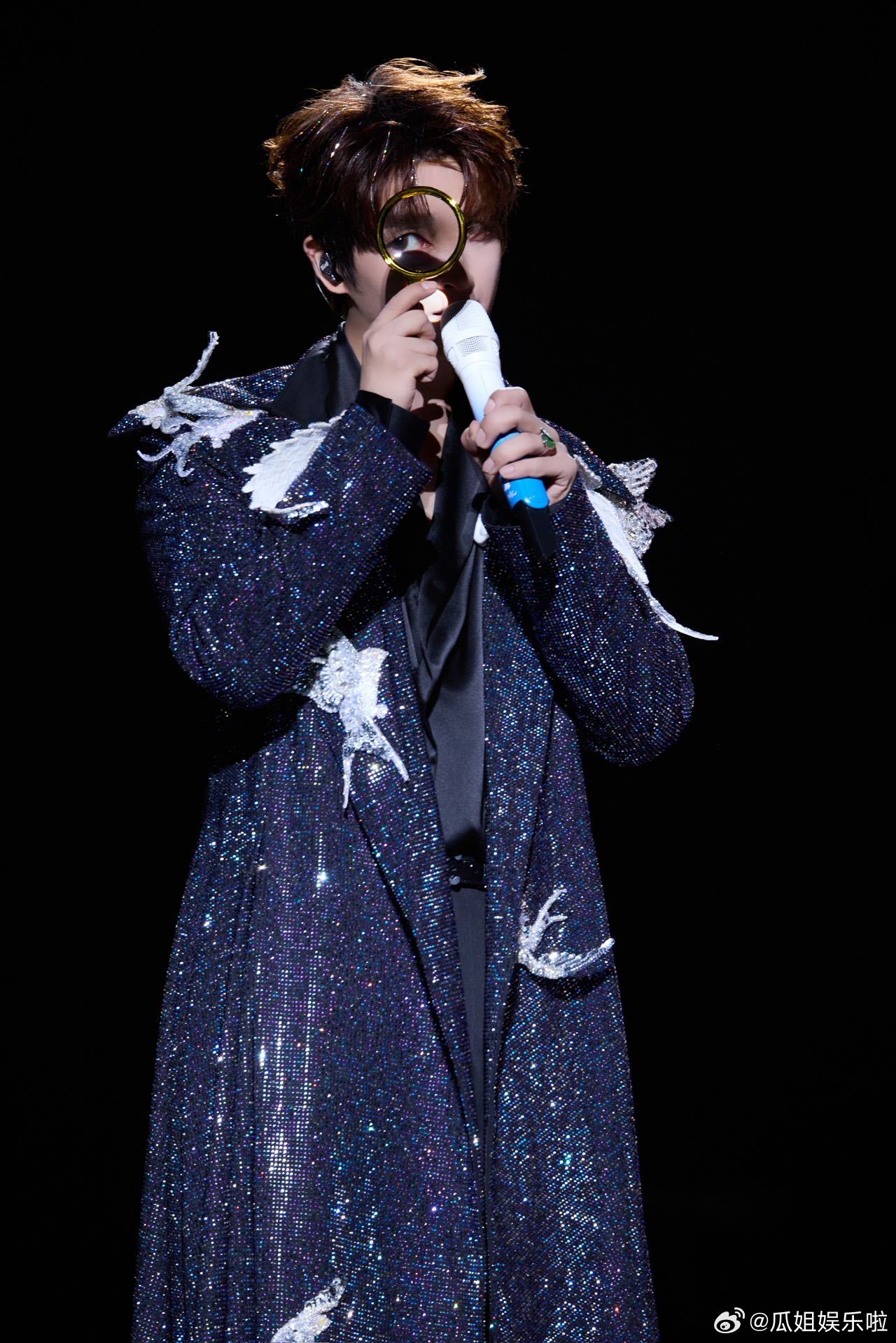 张远金秋天合唱看着我的眼睛说 张远和金秋天的合唱，让我感受到了音乐的魔力。这种音