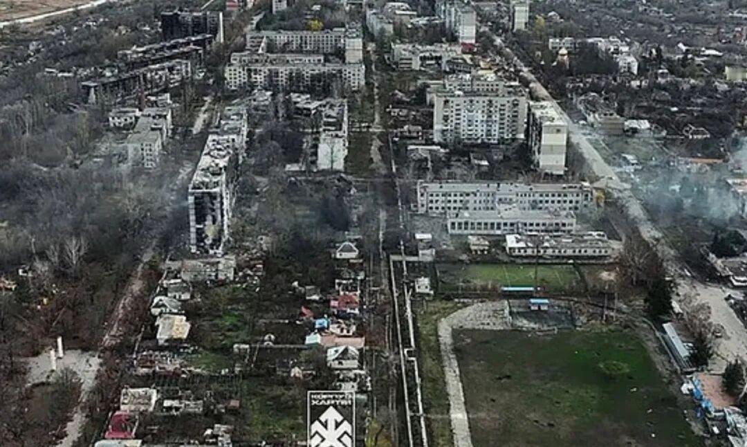 圣诞节当天，乌克兰军队完全控制了库皮扬斯克， 使PJ遭受了沉重的羞辱。

亲战的