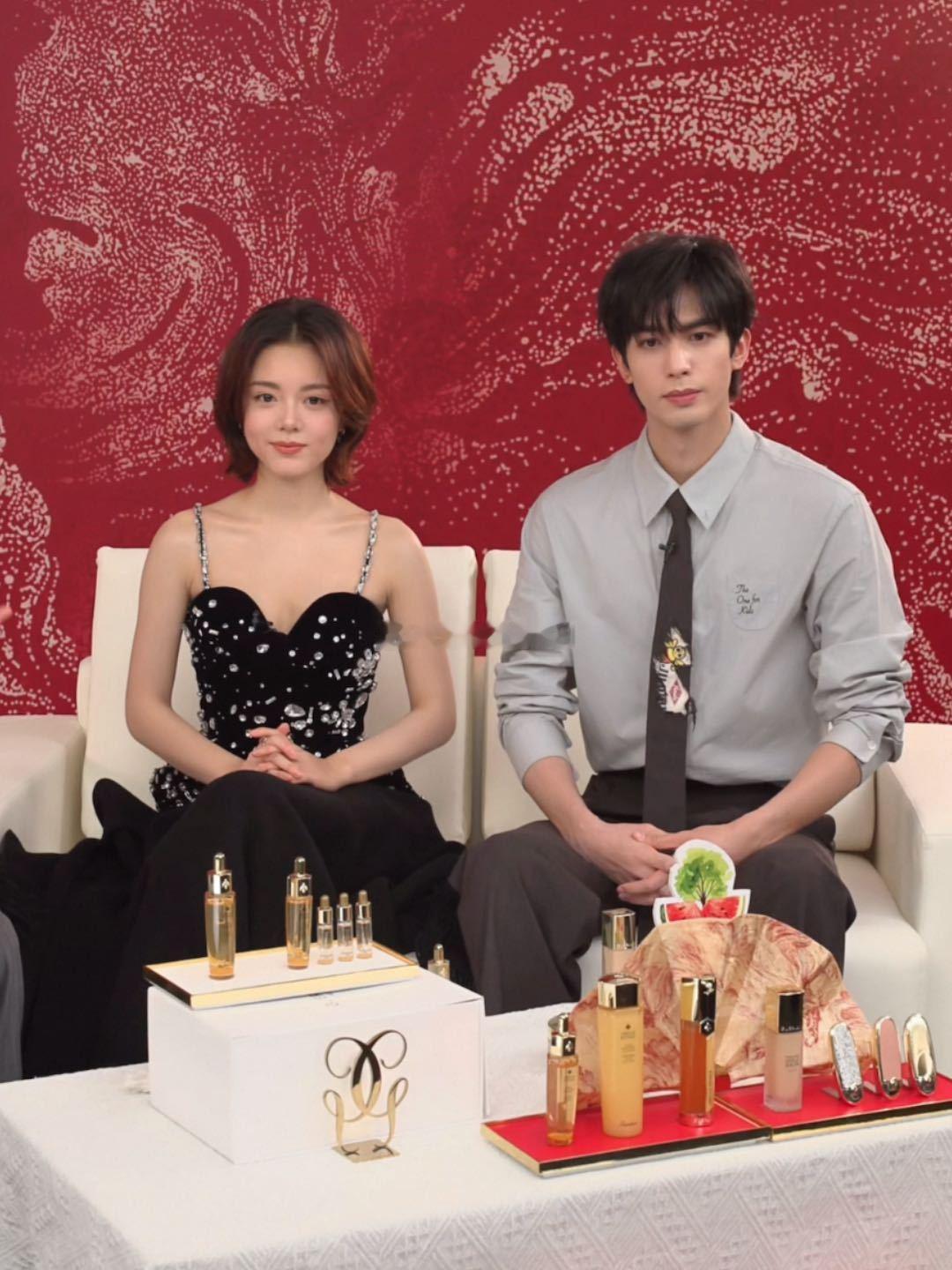 宋威龙赵今麦直播 幸福感爆棚！合体终于来啦，置景用心互动超甜，豹豹猫猫还迎来专属