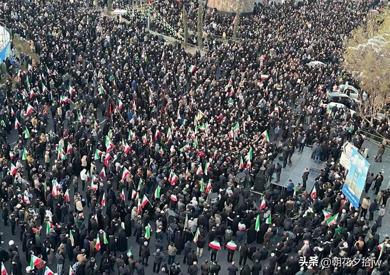 哈梅内伊死了！

伊朗民众痛哭流涕…

乌泱乌泱的人群走上街头声讨美以霸行，哀掉