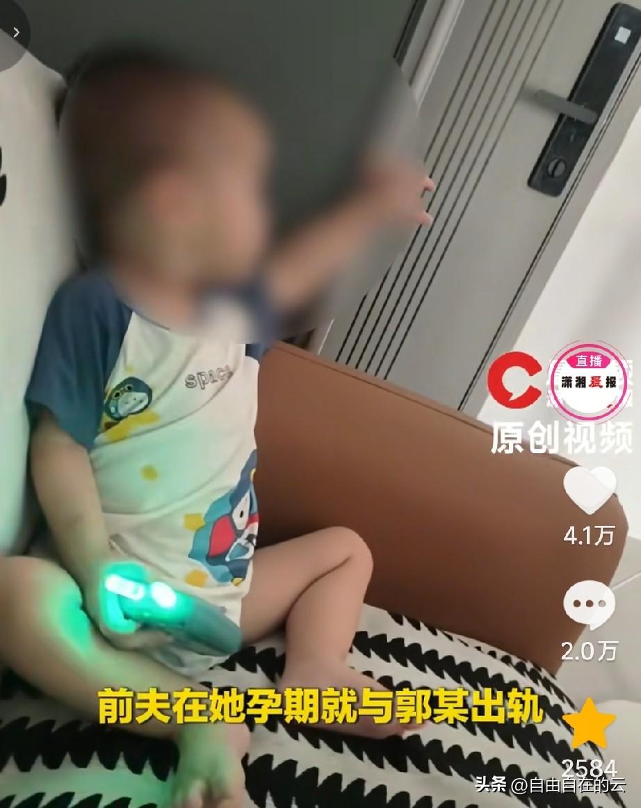 一岁半亲生儿子被女友虐待致死，亲生父亲却出具谅解书，说女友不是故意的。我觉得这个