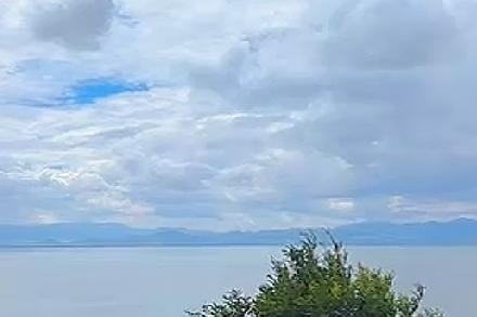 不要把自己陷在一段感情，无法自拔，其实想想你欣赏他，认可他，只要能和他还有联系，