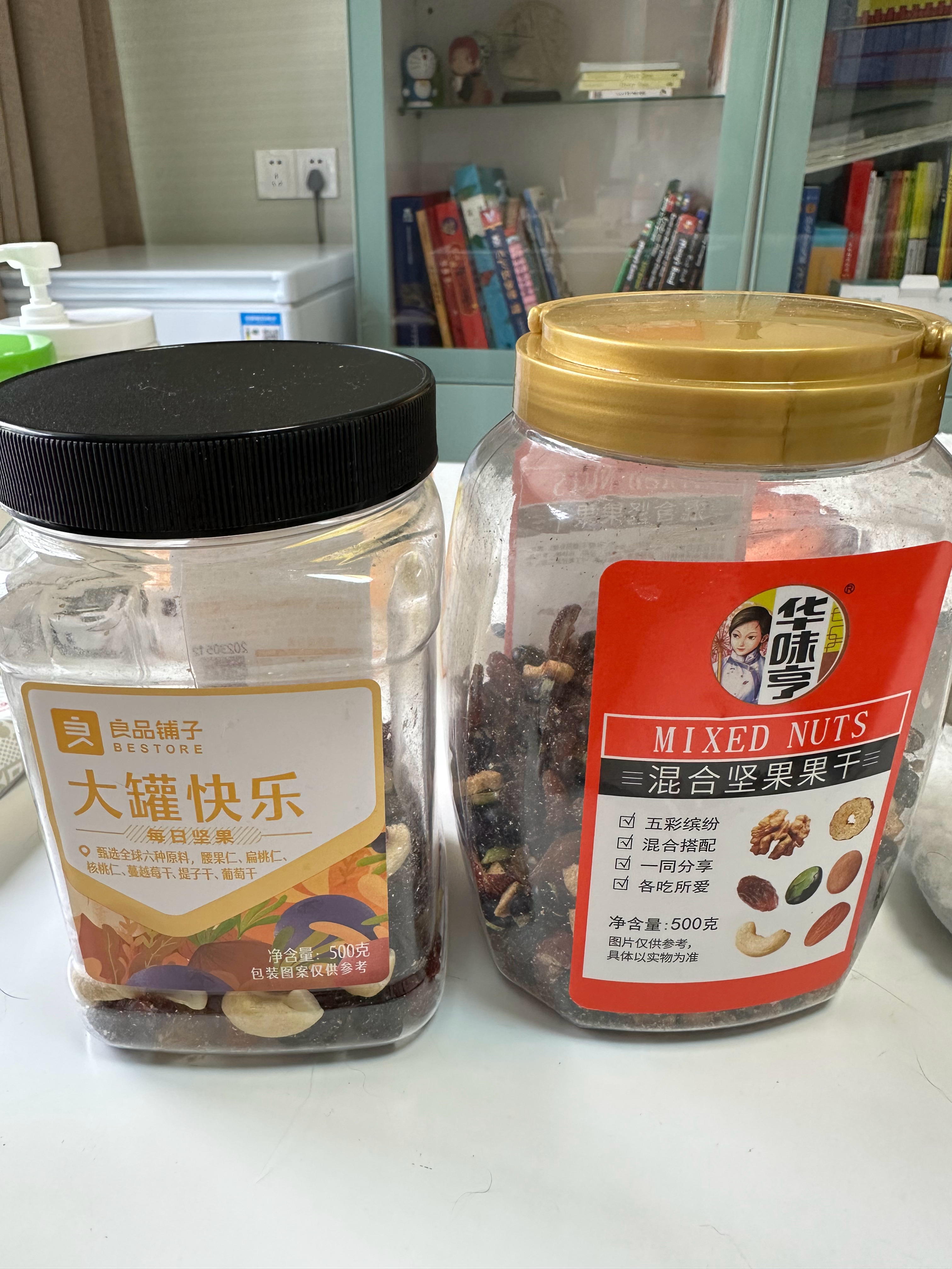 #良品铺子坚果##华味亨混合坚果# 同样是500g的混合坚果，良品铺子的要比华味