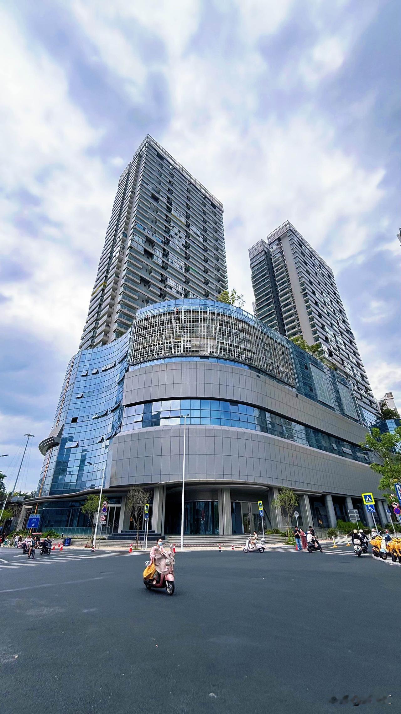 南宁水街这个NFS时尚广场开业时间已经出来了，我看见它们的官方号发出来的开业时间