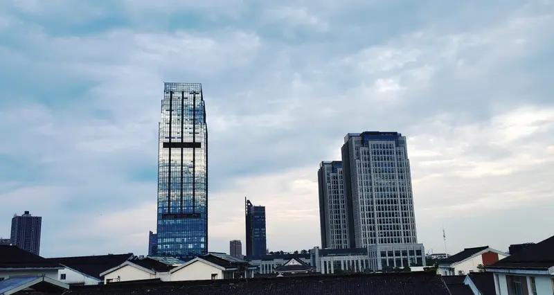 苏州全城炸锅！一声巨响震得门窗狂抖，官方紧急回应，真相不是爆炸更不是地震
 
家