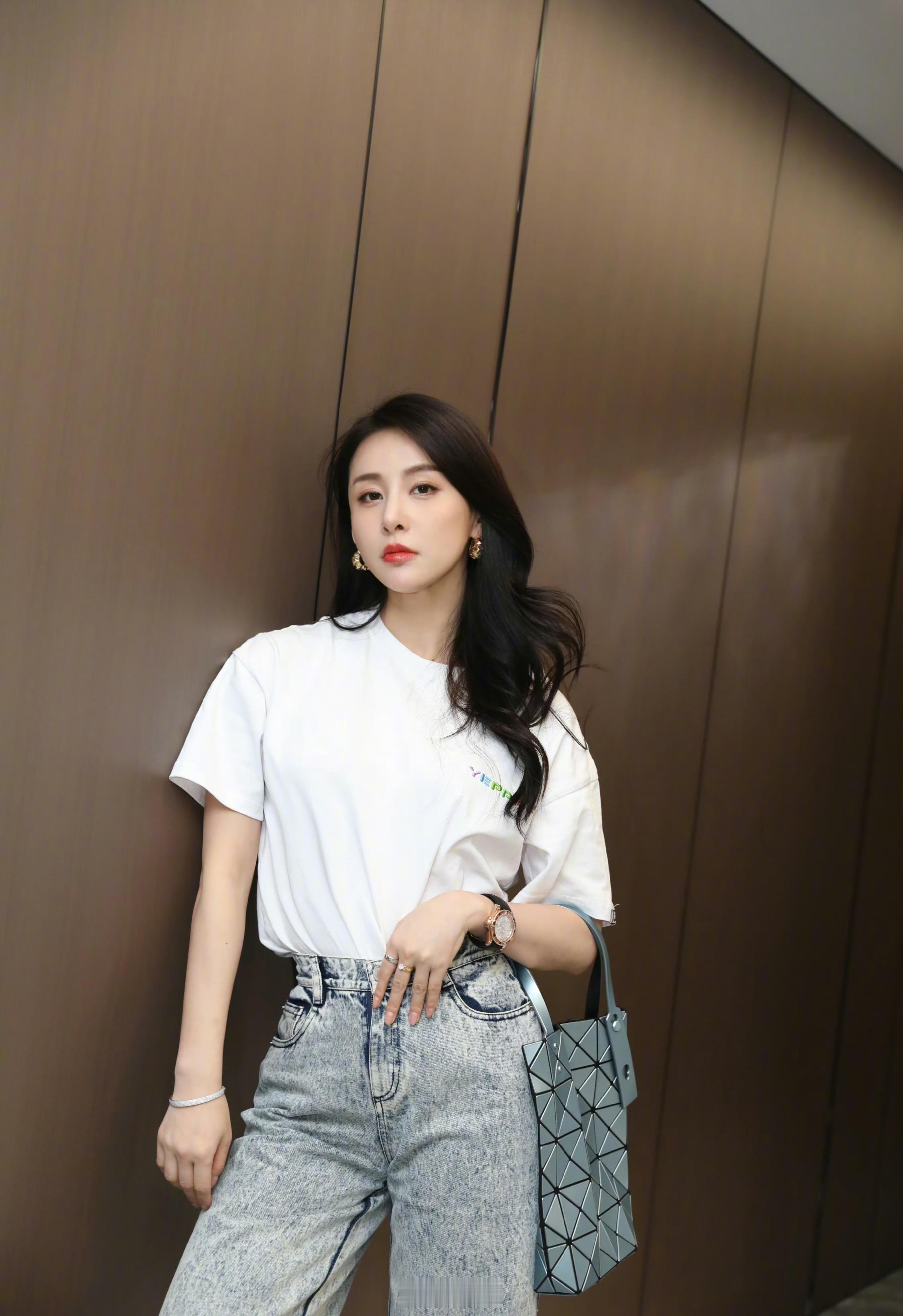 女演员贾青的春日穿搭 ​​​
