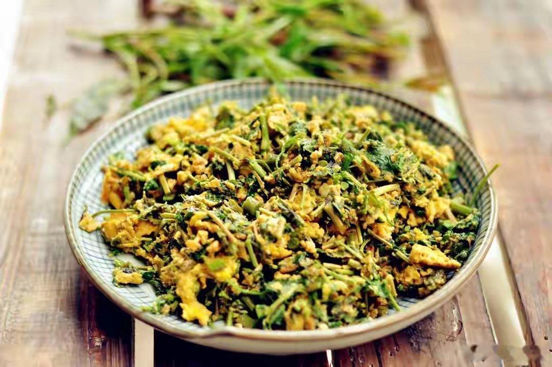 立春别忘了咬春“咬春”，不是咬个饼那么简单很多人以为“咬春”就是咬口萝卜、卷个饼