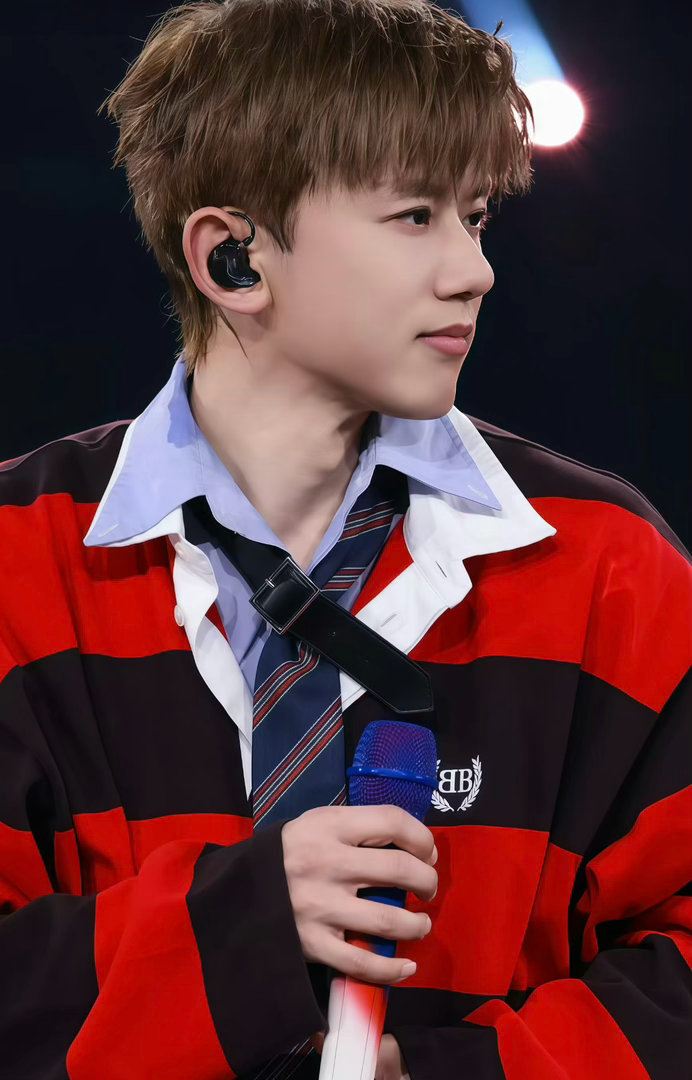 张杰女儿用AI写歌张杰唱功业内顶尖，音色通透干净，高音稳定极具穿透力，气息扎实、