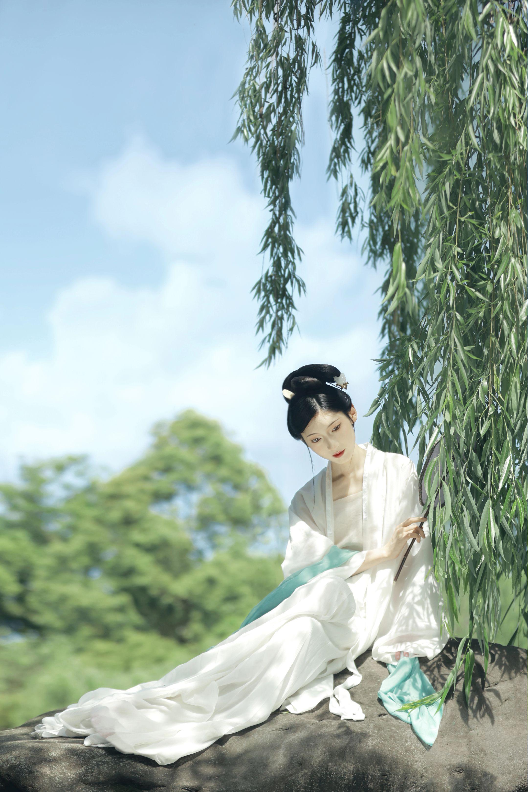 亭亭似月。📷＆💄:  簪簪