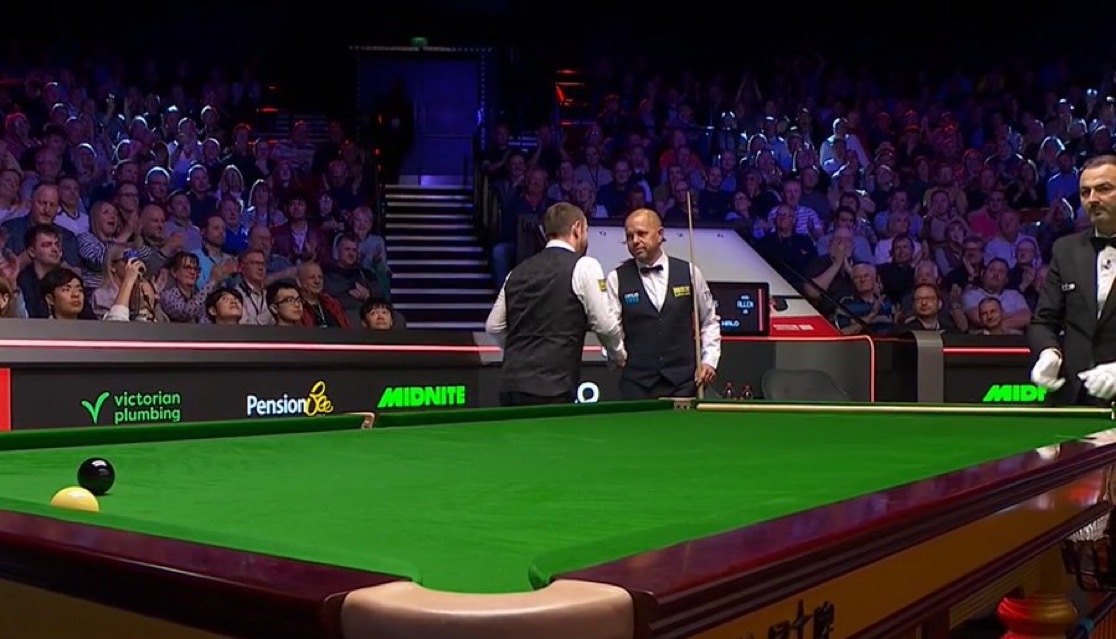 艾伦8比8霍金斯克鲁斯堡四分之一决赛第二阶段打满8局，巴里·霍金斯和马克·艾伦这