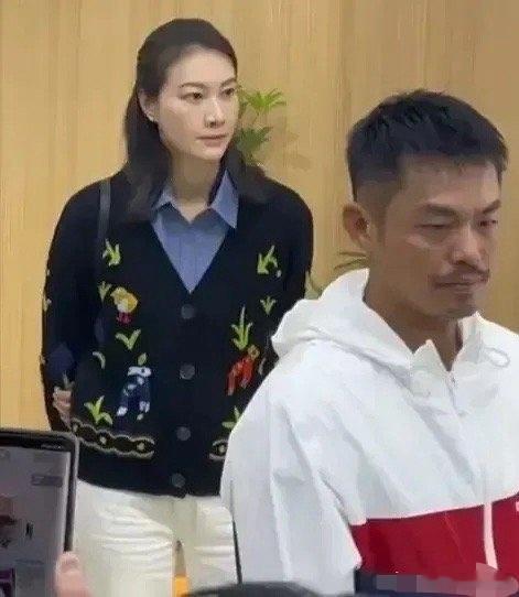 谢杏芳还爱林丹不？眼神有点恐怖的感觉 ​​​