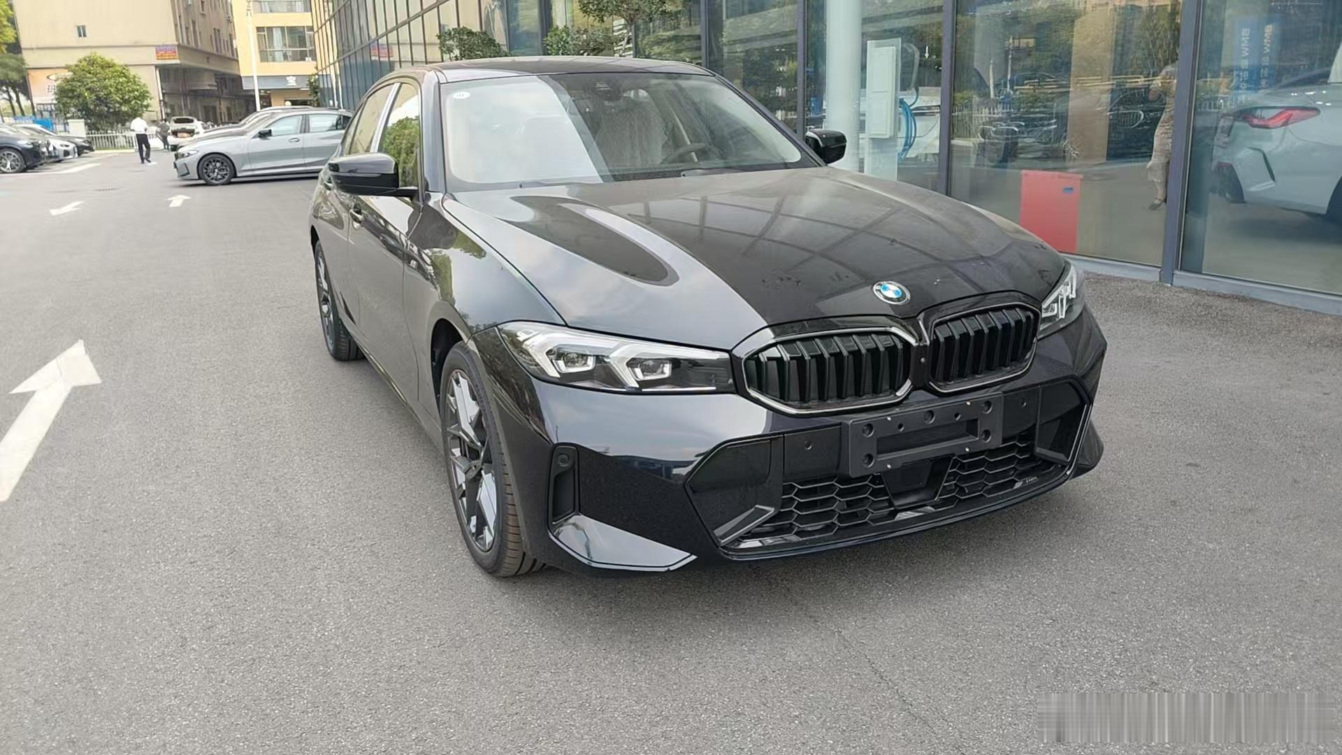 真不容易，出了一台330Li 现在不算补贴全款裸车  234,080元 宝马现在
