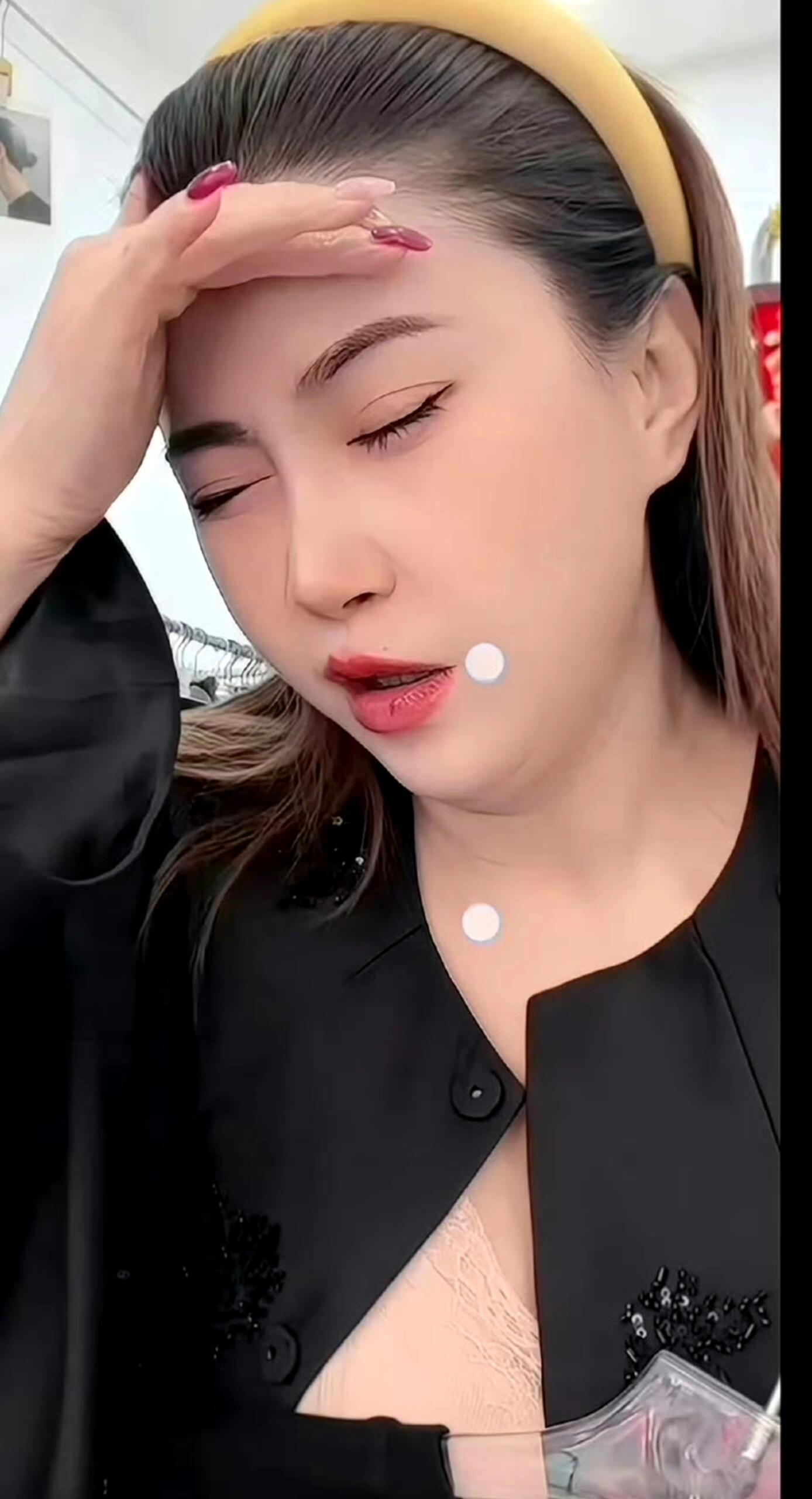 39岁网红去世前一直喊打120这起发生在直播间里的悲剧，看得人满心惋惜与唏嘘。3