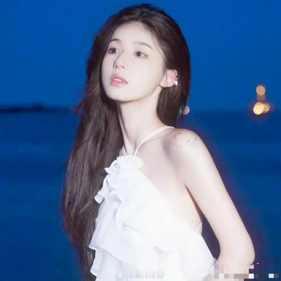 人生那么长，谁的没谈过几场恋爱啊，但是像周芯竹这么糟心的经历还真是很少见。美女对
