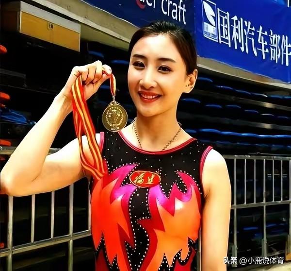 何雯娜怀5个月身孕
婚礼尊严被踩在脚下
奥运冠军凭什么受这气？
 
同样是体育冠