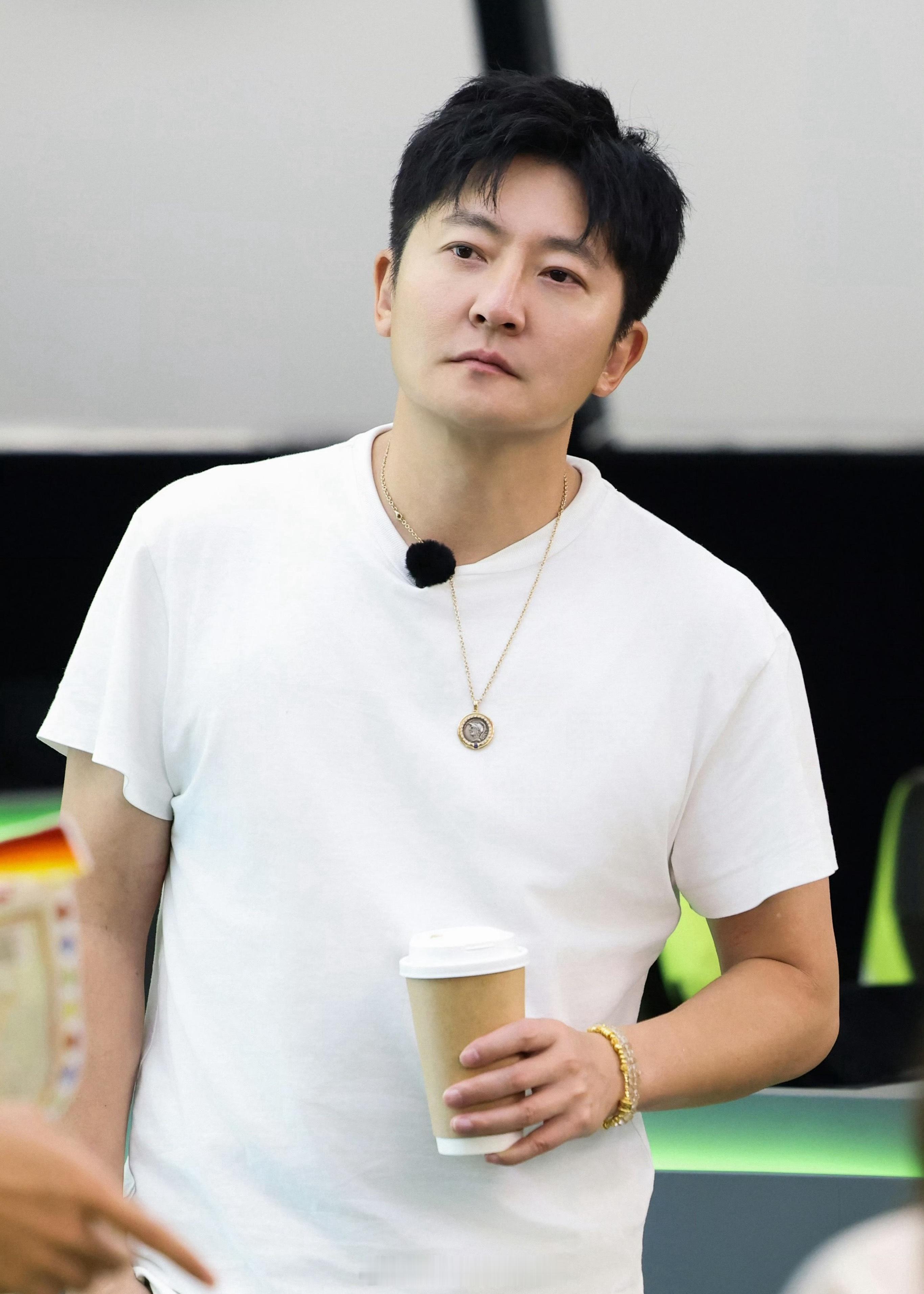 郭京飞对刘宇宁表白失败刘宇宁郭京飞你俩太暧昧了“你俩别太暧昧了！” 这句话应该打