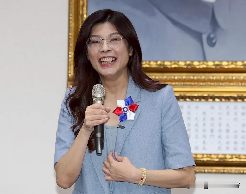 面对赵少康、侯友谊的种种不友好，郑丽文以包容大度不予置评做回应

2024年蓝白