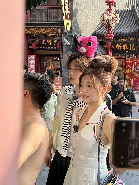 陈妍希旁边男生是谁啊 