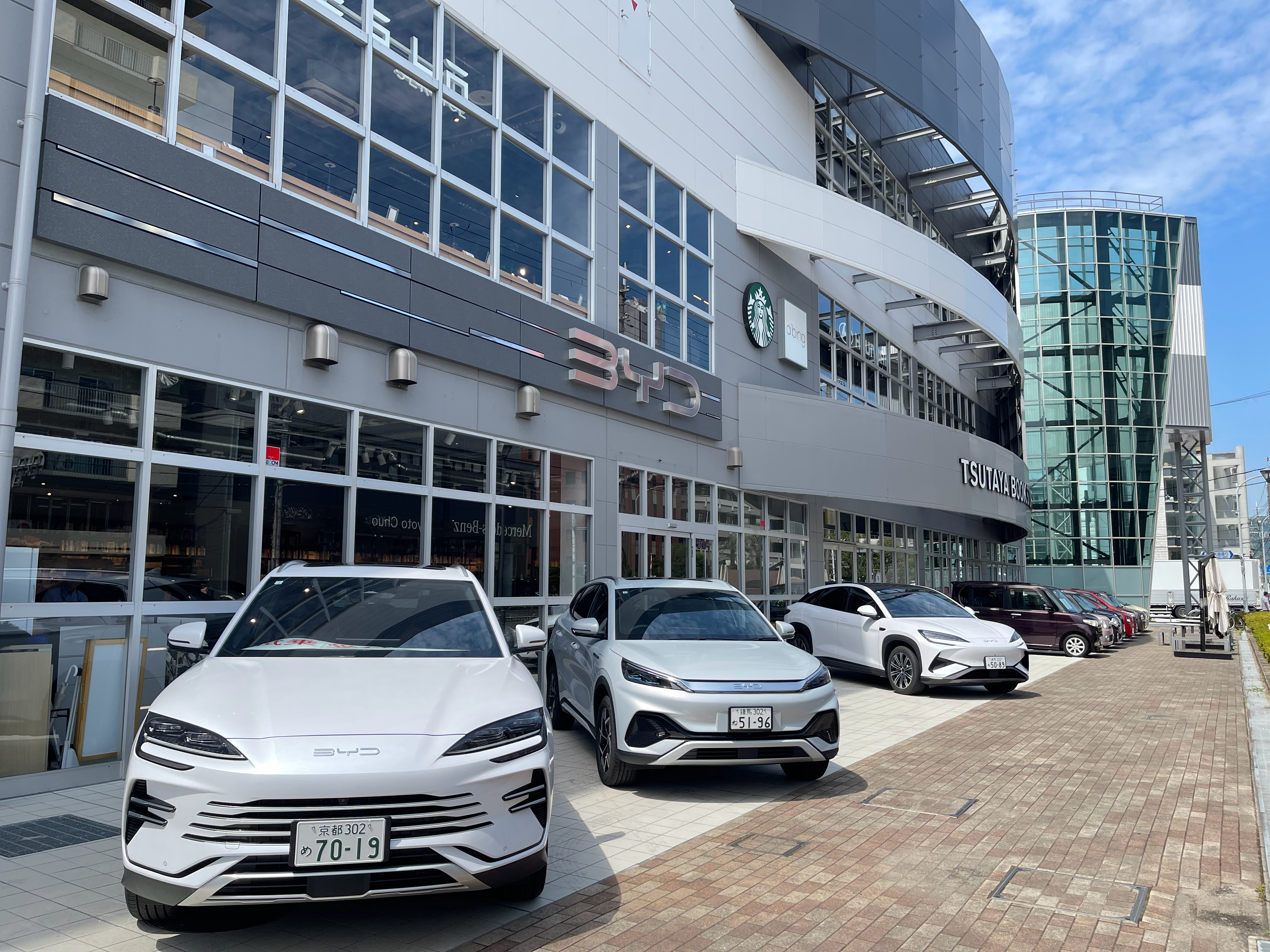 路过京都的蔦屋书店，门前摆放了BYD，差点儿觉得是在国内日本生活