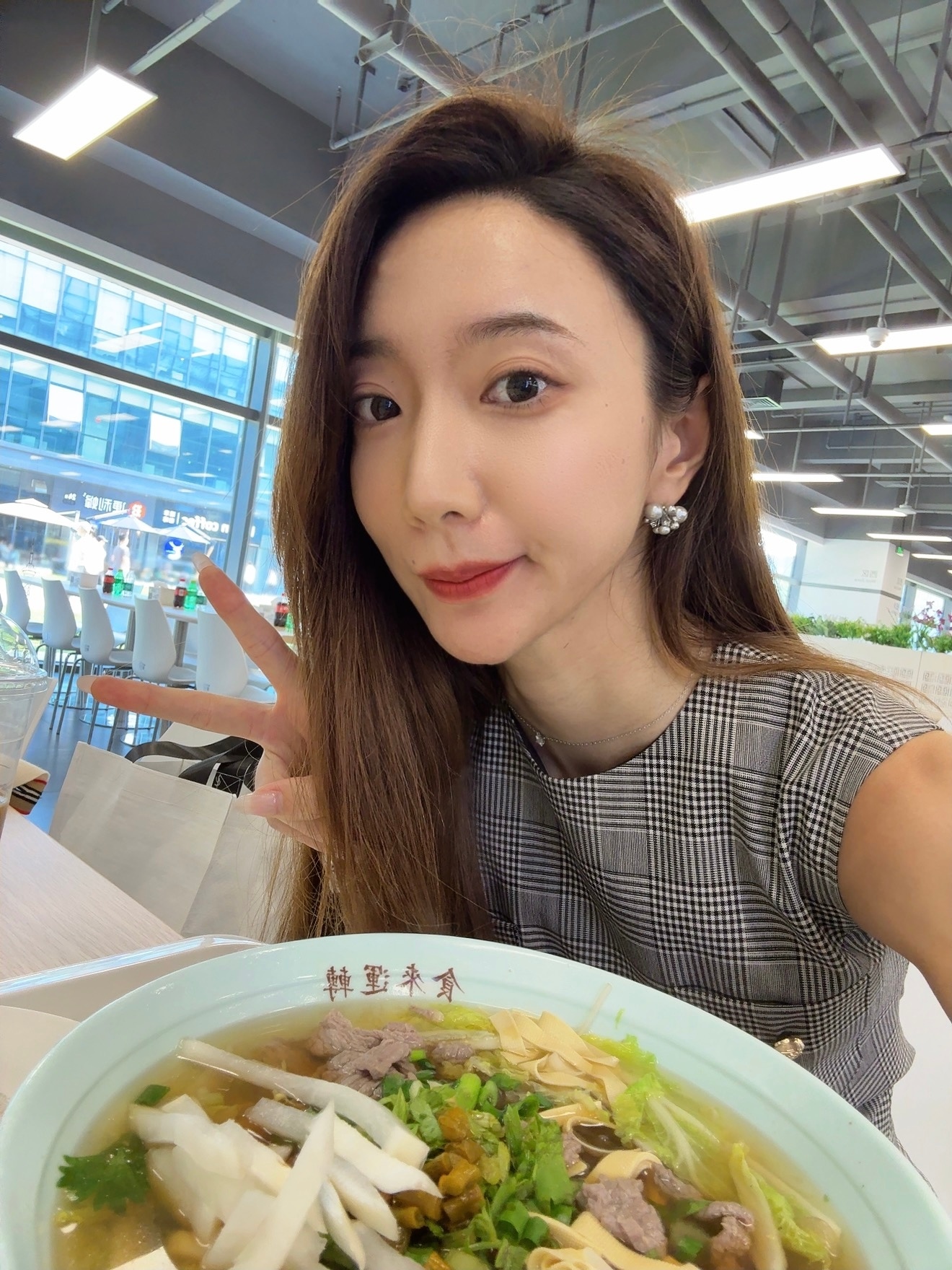 恰饭恰饭来蹭一下理想的食堂嘻嘻午饭怎么样？  ​​​