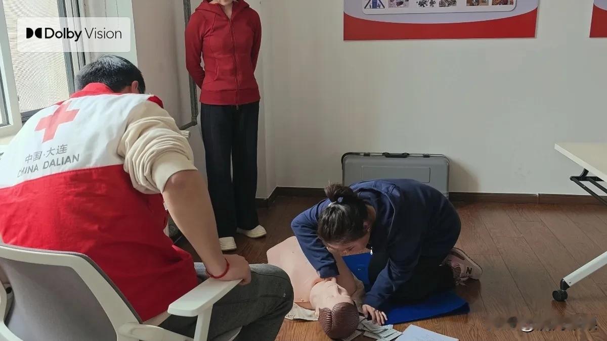 一周前，我报名参加了大连市红十字会的CPR与AED培训。一下午的学习，从理论到实