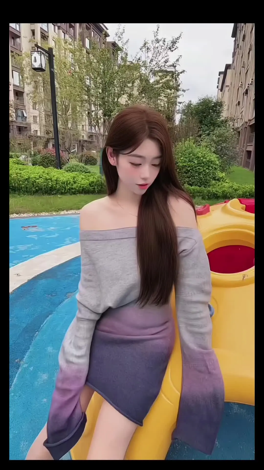 其实那天我知道 我的眼泪已经砸不进你心里 但我还是不舍得